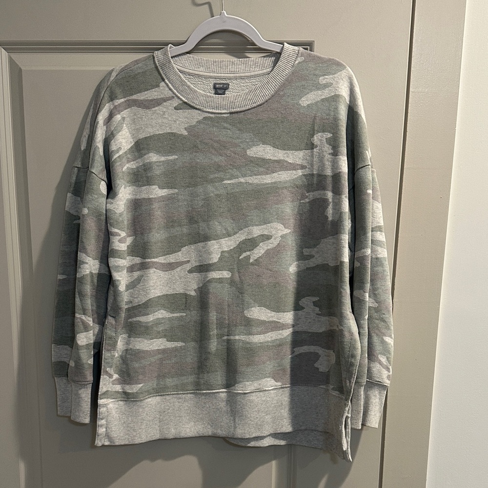 Aerie Men's Gray Camouflage Crewneck Sweater